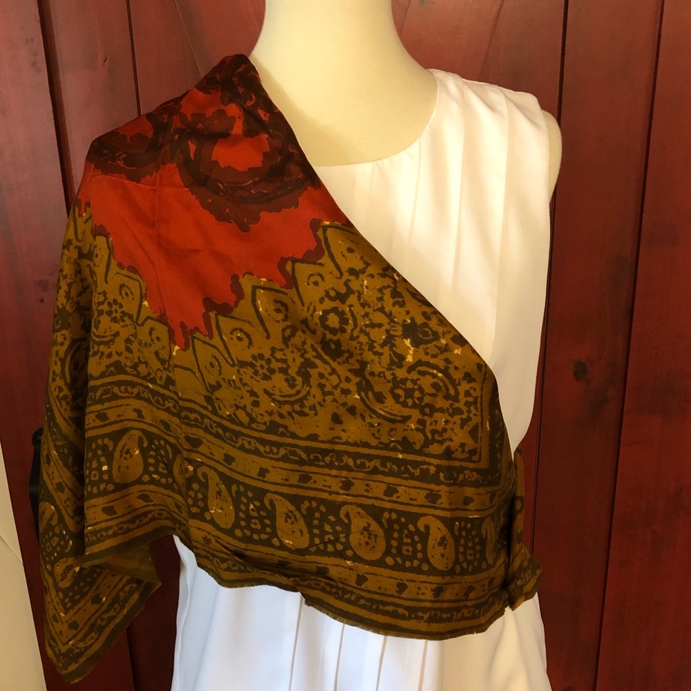 Stunning Vintage Christian Dior Silk Scarf - Picture 4 of 4